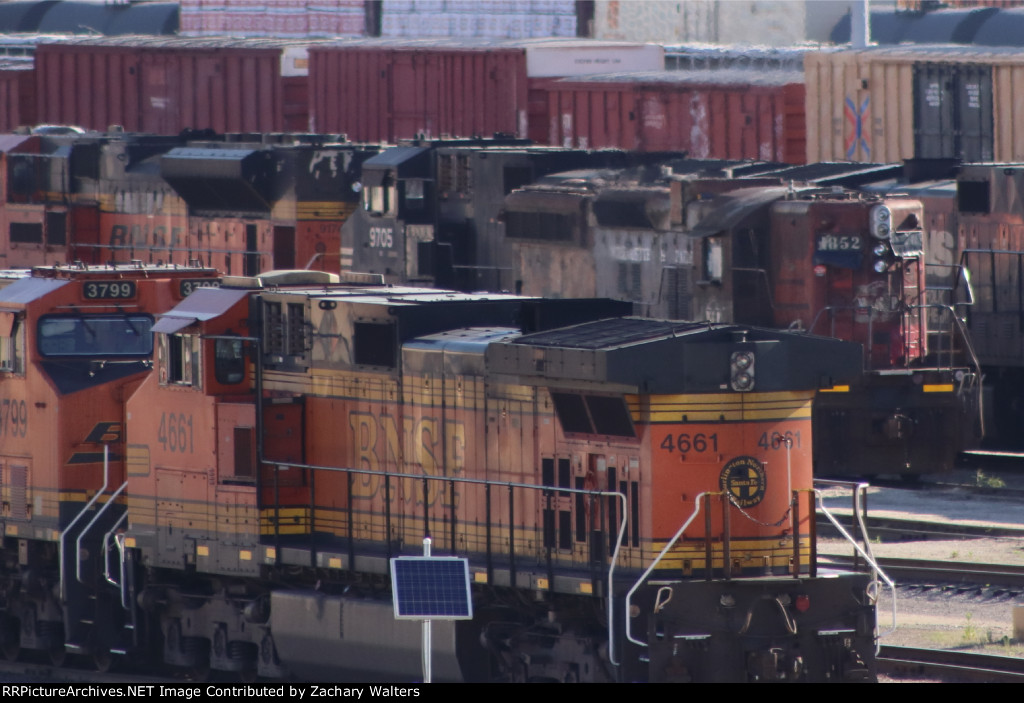 BNSF 4661 NS 9705 PNWR 1852